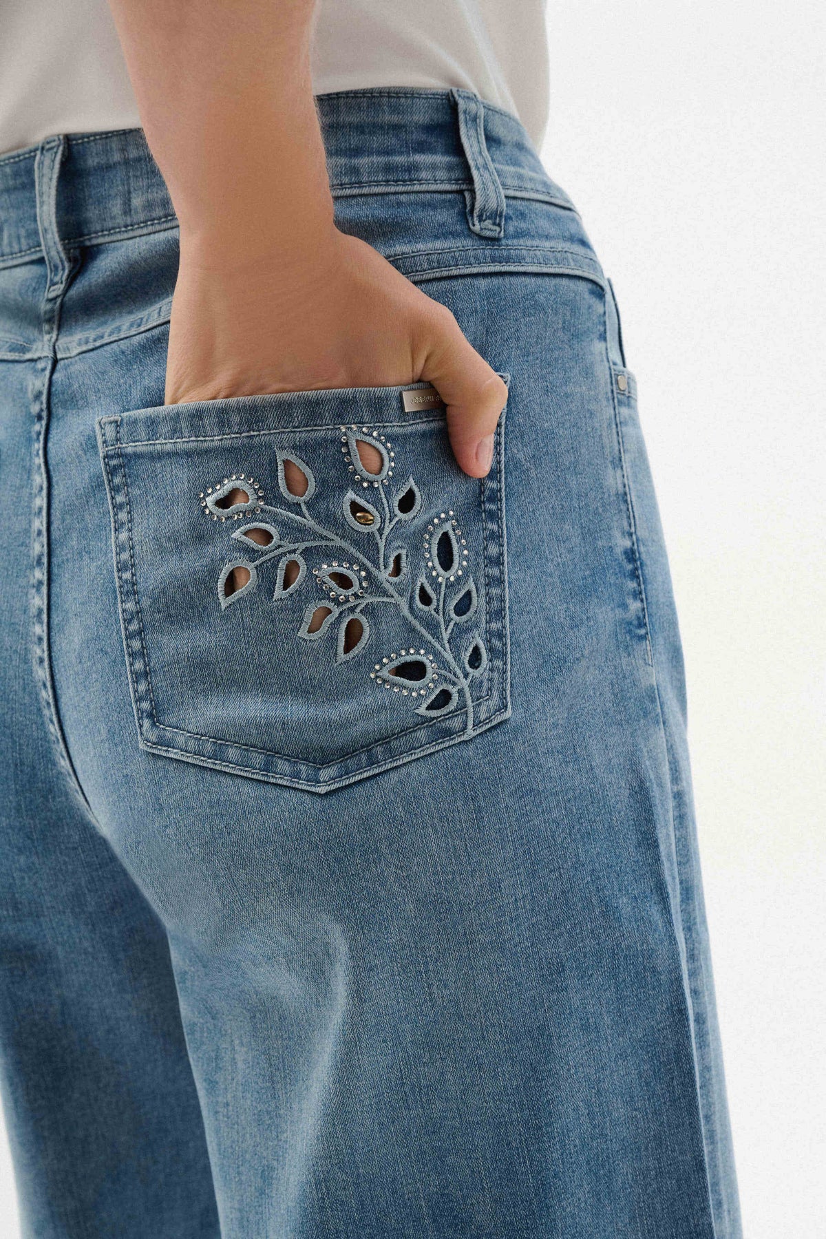 Joseph Ribkoff Eyelet Embroidery Crop Jeans - Style 262915