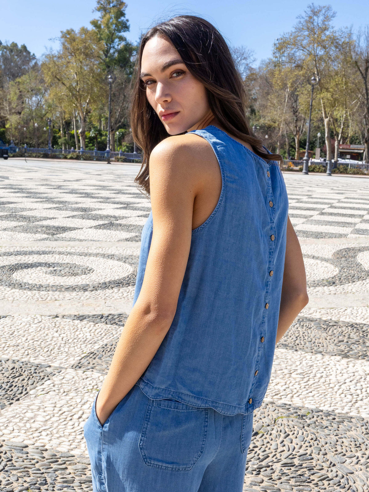 Charlie B Sleeveless Scallop-Hem Top - Style C4698-578C